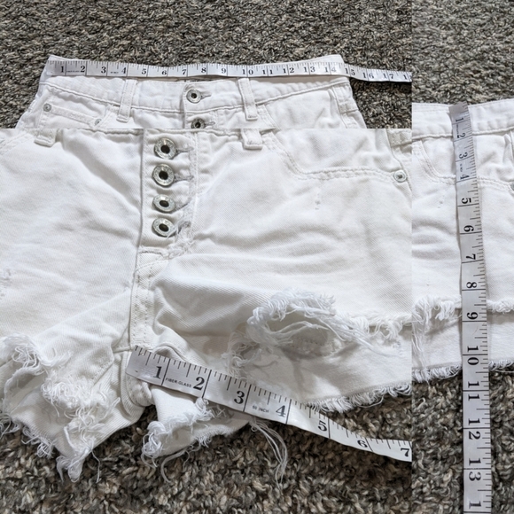 ✨3/$15 Free People white cotton denim shorts 24 - Picture 10 of 12